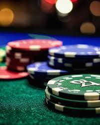 qqqq333 APP ဖြင့် ရလဒ်စစ်ဆေးကာ MMK ငွေထုတ်ယူနေသောမြင်ကွင်း