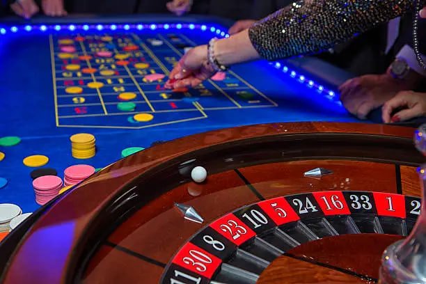 qqqq333 Live Dealer Baccarat Dragon Tiger ကတ်ဂိမ်း Real-Time ကစားနေသော Professional Dealer မြင်ကွင်း