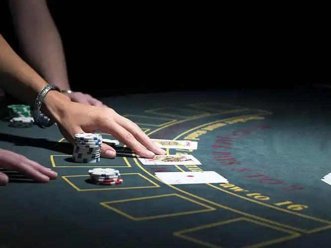 qqqq333 Online Card Game စတင်ကစားနည်း Wave Money KBZPay AYA Pay ငွေသွင်းပြီး Baccarat Dragon Tiger ကစားနေသောမြင်ကွင်း
